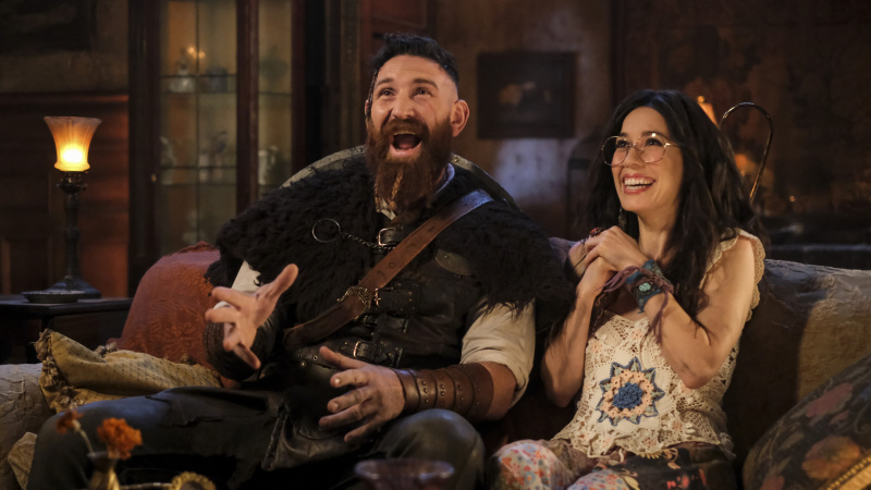  Devon Chandler Long ve Sheila Carrasco Ghosts'ta gülümsüyor
