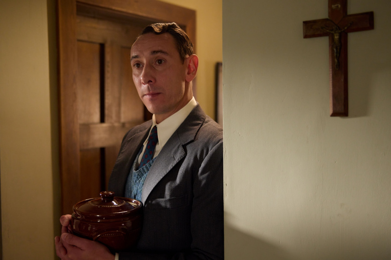   Al Weaver kehastab Grantchesteris Leonard Finchi