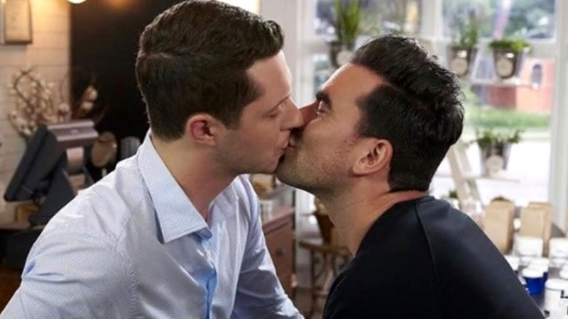   Noah Reid ja Dan Levy elokuvassa Schitt's Creek