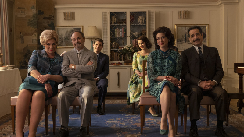   Carolina Aaron, Kevin Pollak, Michael Zegen, Rachel Brosnahan, Marin Hinkle i Tony Shalhoub u The Marvelous Mrs. Maisel