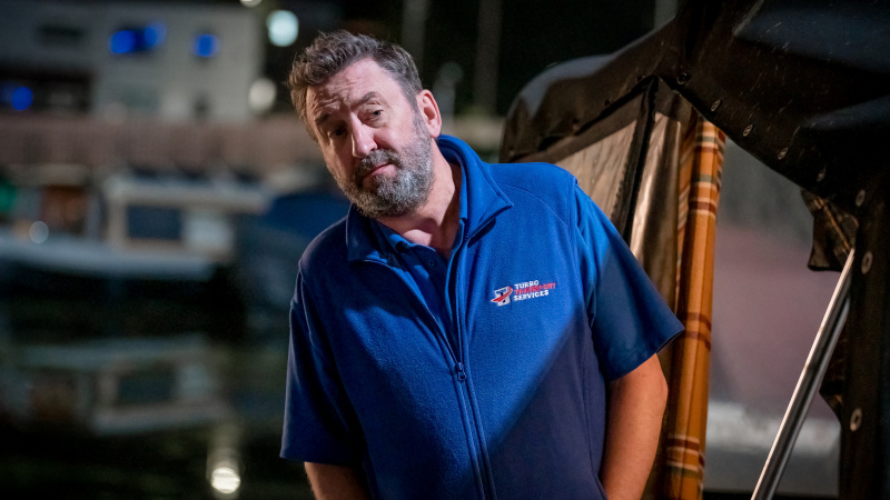   Lee Mack estrela Brassic.