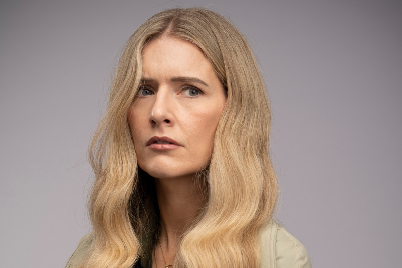   Amy De Bhrún vaidina neramią verslininkę ir užimtą mamą Niamh.