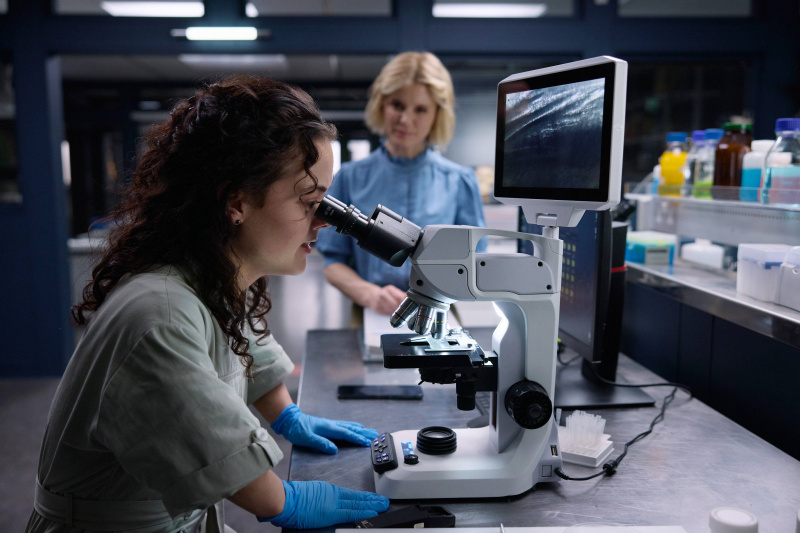   Kit Brooks (Francesca Mills) filmis Silent Witness 28. hooaja 2. osas