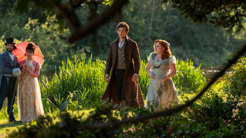   『ブリジャートン』シーズン3のコリン・ブリジャートン役のルーク・ニュートン、ペネロープ・フェザリントン役のニコラ・コフラン