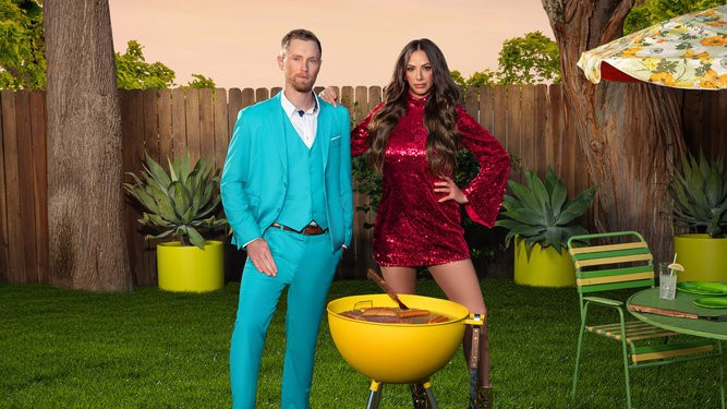   Werbebild von Luke Broderick und Kristen Doute in The Valley