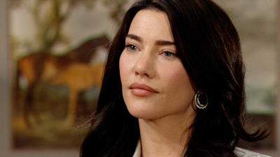   Η Steffy (Jacqueline MacInnes Wood) στο The Bold and the Beautiful