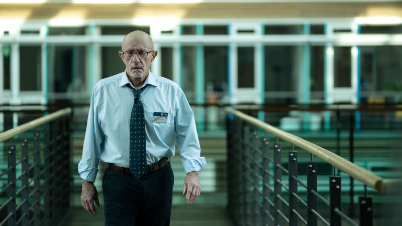   Jonathan Banks ในกลุ่มดาวตอนที่ 4