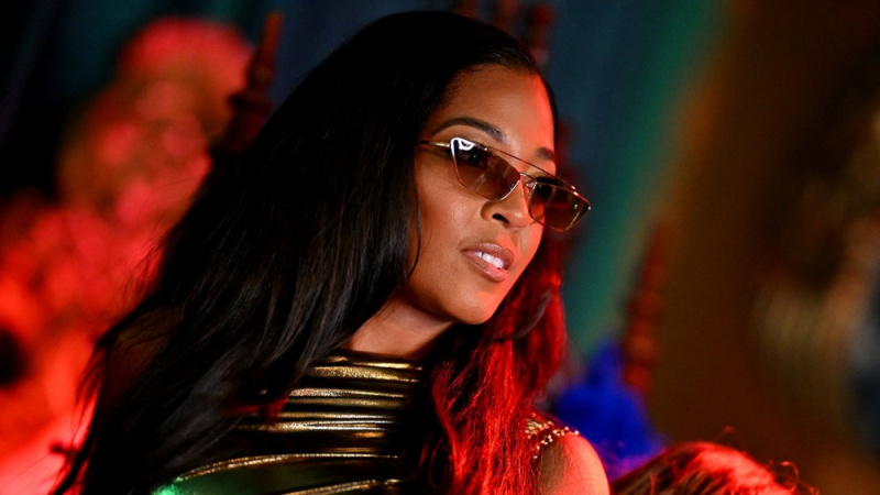  Toya Bush-Harris în ochelari de soare în sezonul 11 ​​de Married to Medicine