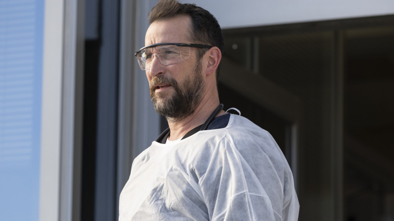Dr. Robby ve Noah Wyle Pitt'te