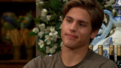   Will (Crew Morrow) sa usmieva vo filme The Bold and the Beautiful