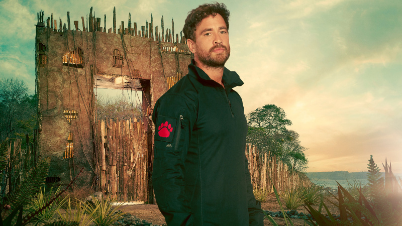   Danny Cipriani ünlü ayı avı polarında poz veriyor