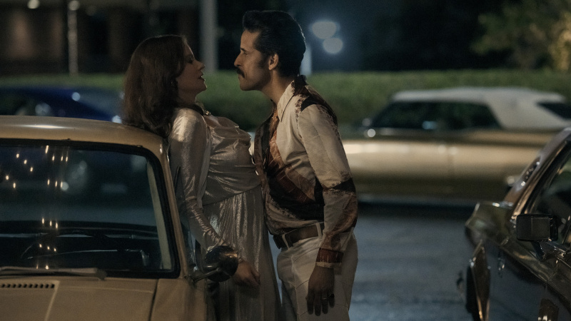   Sofia Vergara a Wilmer Calderon ako Griselda a Johnny v napätom momente v epizóde Griselda 1