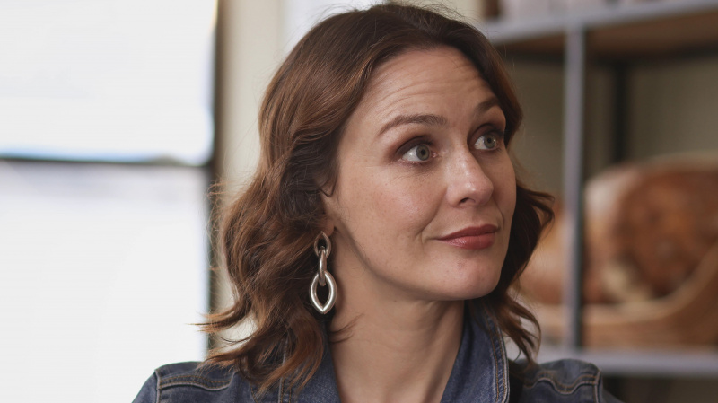   Roisin Gallagher dans le rôle de Shiv dans The Dry