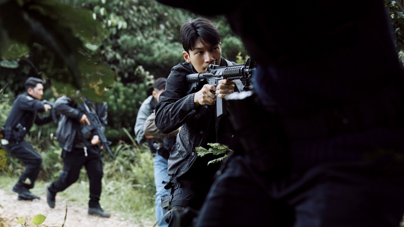   จุนโฮ's team search for Gi-hun in Squid Game season 2