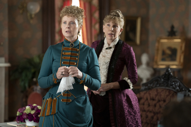   Cynthia Nixon, Christine Baranski HBO The Gilded Age ซีซั่น 1 - ตอนที่ 4