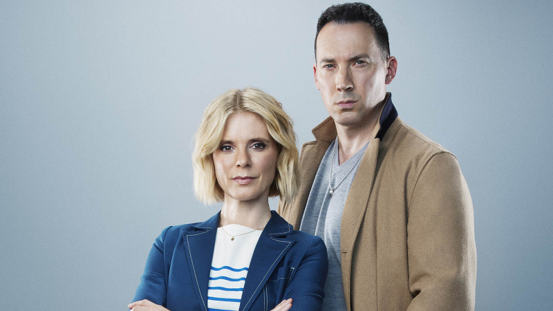 Emilia Fox šypsosi iš Silent Witness vestuvių pasiūlymo, bet erzina „įvykius“