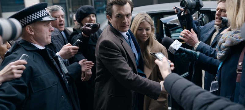   Bu akşam TV'de Rupert Friend ve Sienna Miller başrolde