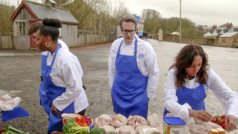   Celebrity MasterChef 2023'te malzemeleri seçen mavi takım