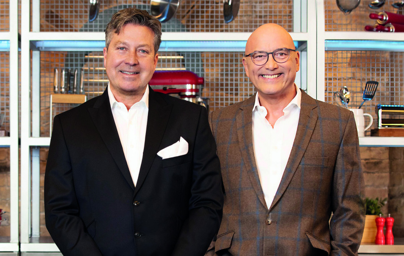   John Torode en Gregg Wallace houden toezicht op de halve finales