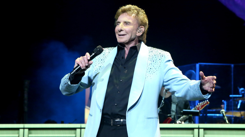   Barry Manilow laval Radio City Music Hallis 31. mail 2023