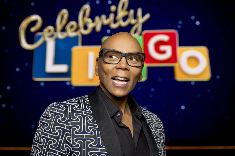   RuPaul işlemleri denetler.