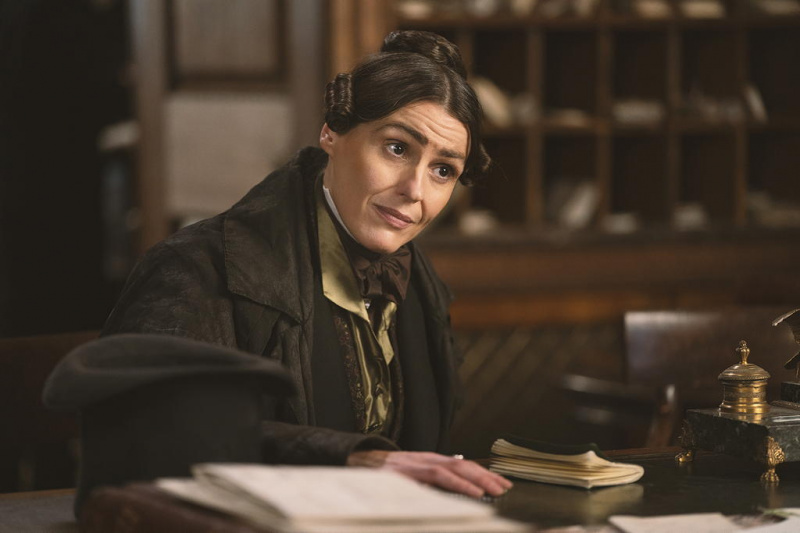   TV esta noite Anne tem assuntos pessoais e profissionais para resolver