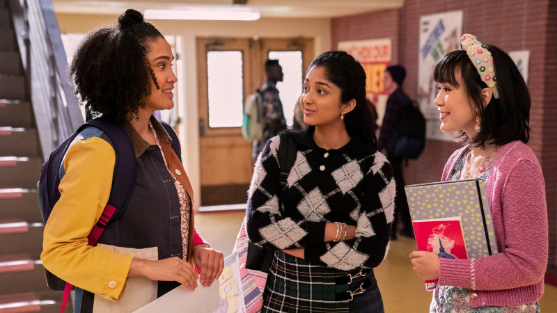   Lee Rodriguez, Maitreyi Ramakrishnan และ Ramona Young ใน Never Have I Ever