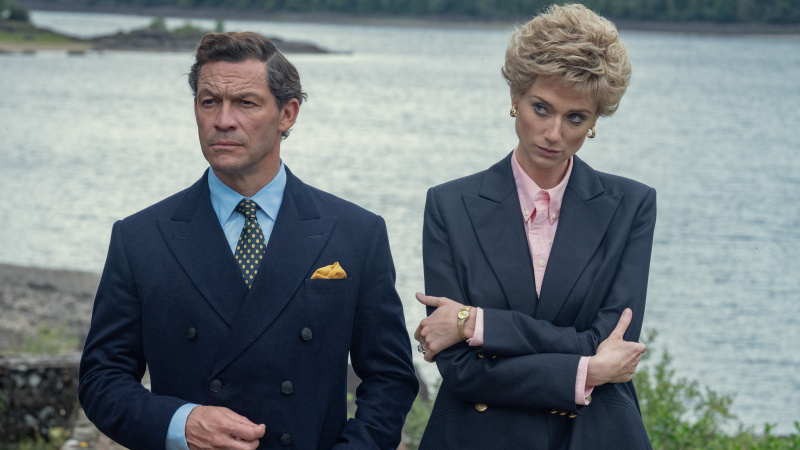   Dominic West และ Elizabeth Debicki ใน The Crown