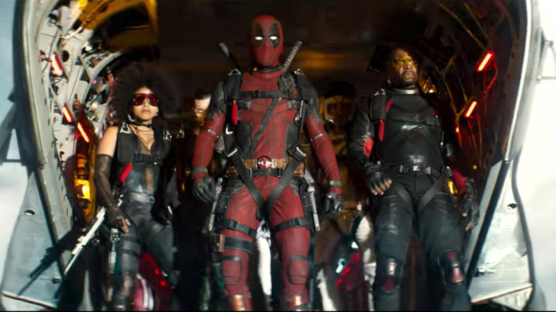   Zazie Beetz Ryan Reynolds Terry Crews skoči iz letala v Deadpoolu 2