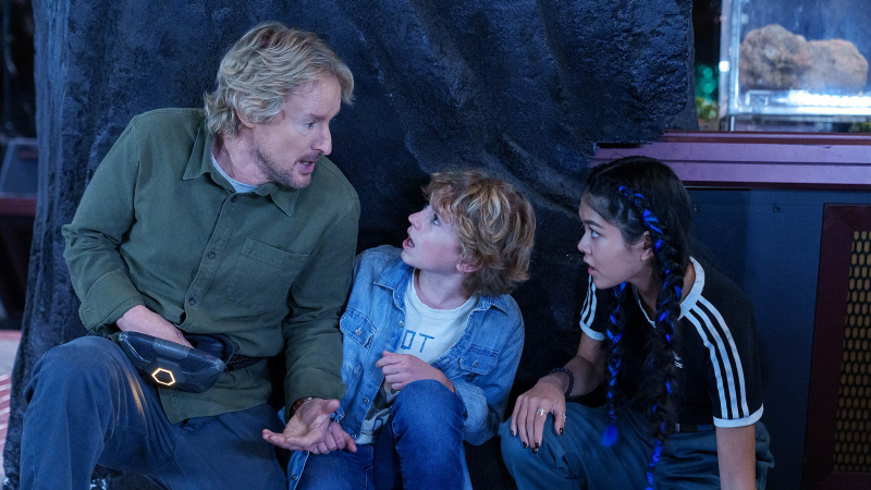   Owen Wilson, Walker Scobell e Momona Tamada nel quartier generale segreto