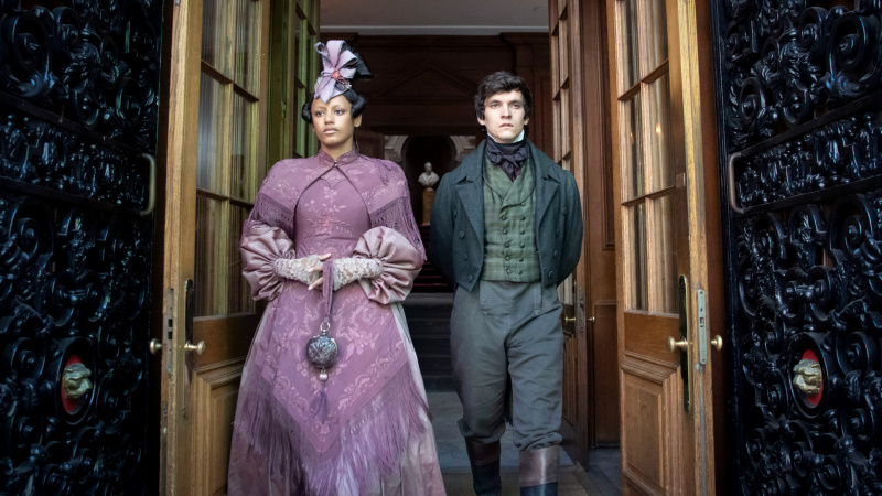   Estella e Pip em trajes formais em Grandes Esperanças