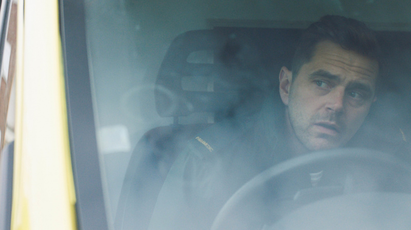   Iain (Michael Stevenson) kiirabiautos õnnetuses