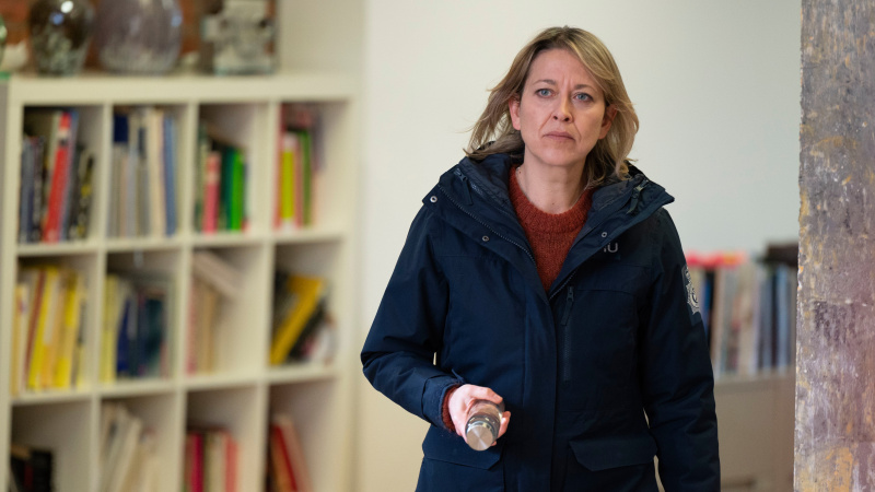   Annika (Nicola Walker)