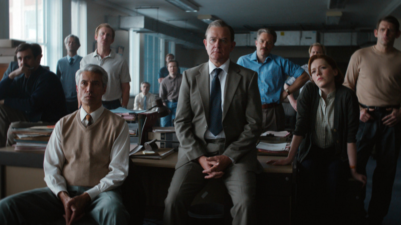   TONY BRIGHTWELL (EMUN ELLIOTT), HARRY BOWMAN (SILAS CARSON), MAX GOODMAN (PAUL THORNLEY), BRIAN BOYCE (HUGH BONNEVILLE), JOHN FORDHAM (HADLEY FRASER), NICKI JENNINGS (CHARLOTTE SPENCER), NEIL MURPHY (CHRIS COGHILL) versammelten sich im Gold