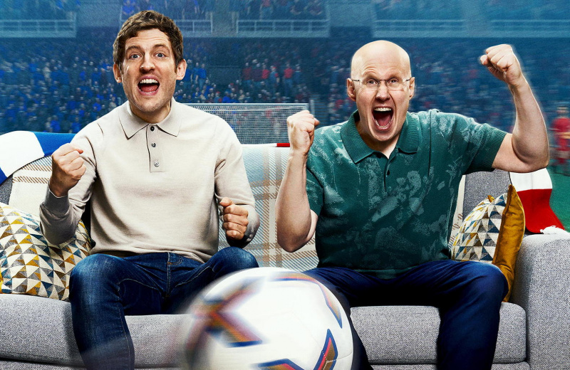   Elis James ve Matt Lucas kanepe uzmanlarıdır.