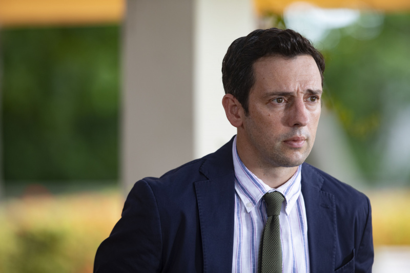   TV hoje à noite Ralf Little stars.