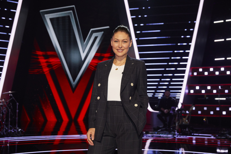   Emma Willis prezintă.