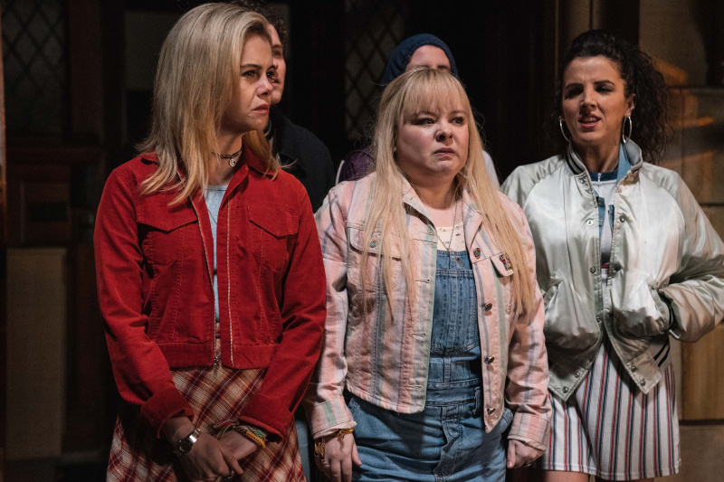   Derry Girls Erin, Clare a Michelle.