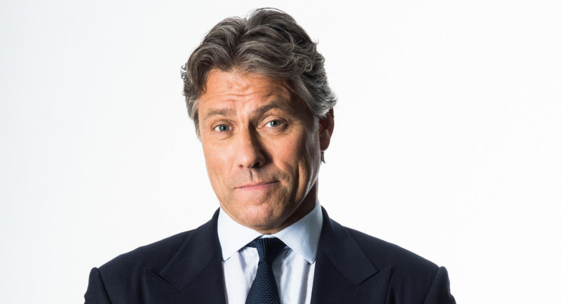   TV esta noite John apresenta seu próprio programa