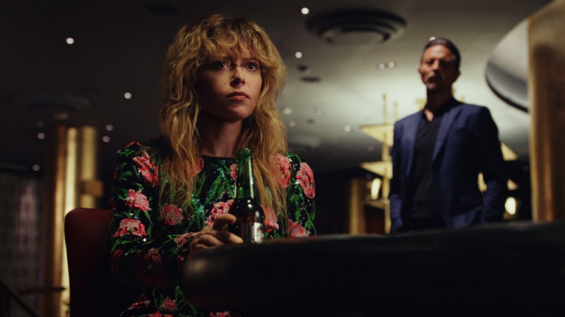   Natasha Lyonne ja Benjamin Bratt Poker Facessa