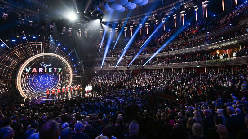   Kuva Royal Albert Hallista vuoden 2022 Royal Variety Performancen aikana