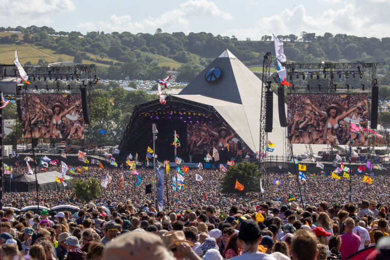   Glastonbury 2023 — scena este pregătită.