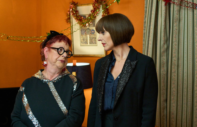   Jo Brand เป็นวิญญาณของรายการทีวีที่ทักทายคริสต์มาส Carole