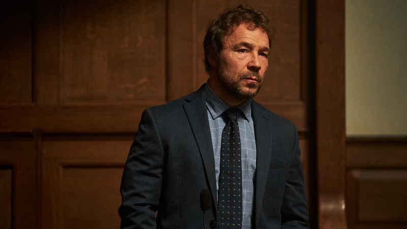   Matthew Collins (Stephen Graham) s-a potrivit și a fost încălțat pentru curte în The Walk-In.
