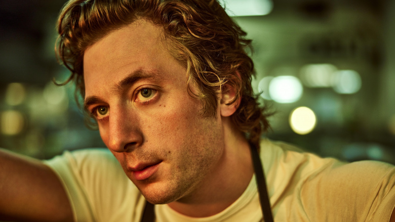  The Bear'ın 2. sezonunda Carmy rolünde Jeremy Allen White