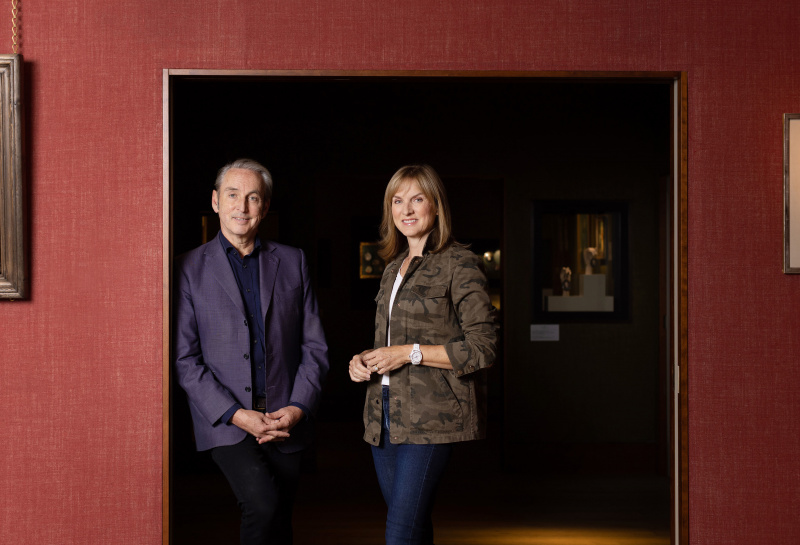   Le marchand d'art Philip Mold avec Fiona Bruce.