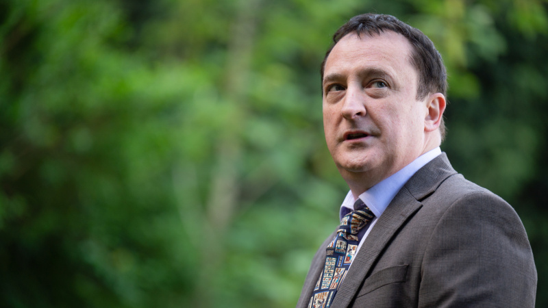   Neil Guthrie (Neil Fitzmaurice) na Waterloo Road