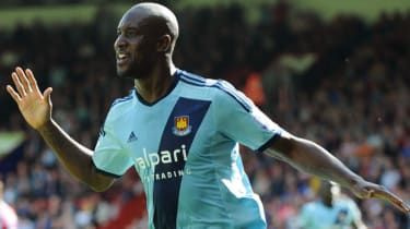 Carlton Cole ukarał grzywną w wysokości 20 000 funtów za wybuch na Twitterze u fanów