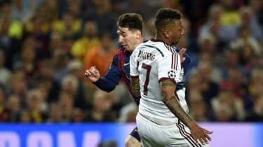 Lionel Messi nechává Boatenga na podlaze a Twitter v plamenech