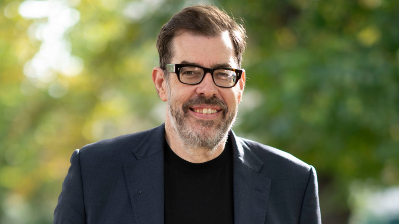  Richard Osman, myydyin kirjailija ja televisiopersoona, osallistuu vuoden 2023 Cheltenhamin kirjallisuusfestivaaleille